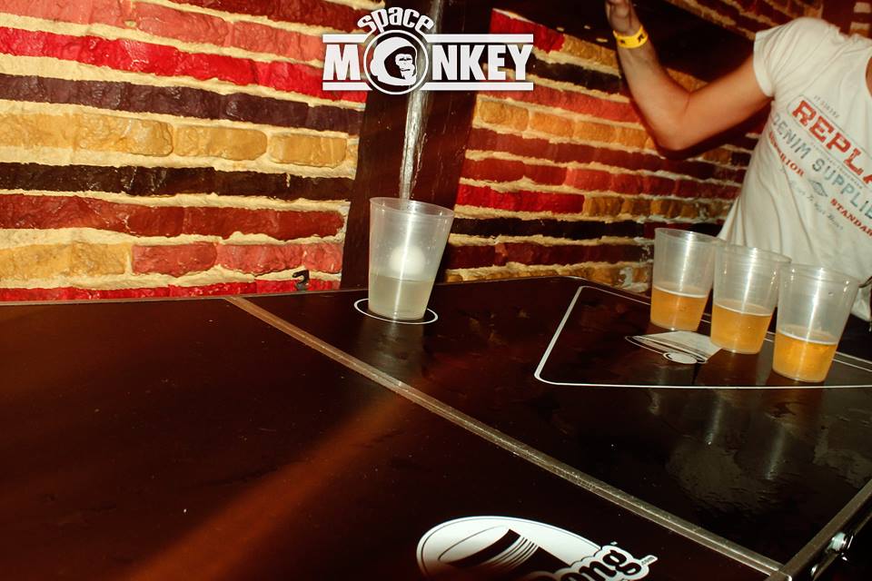 Beer pong @ Space Monkey Club (Madrid)
